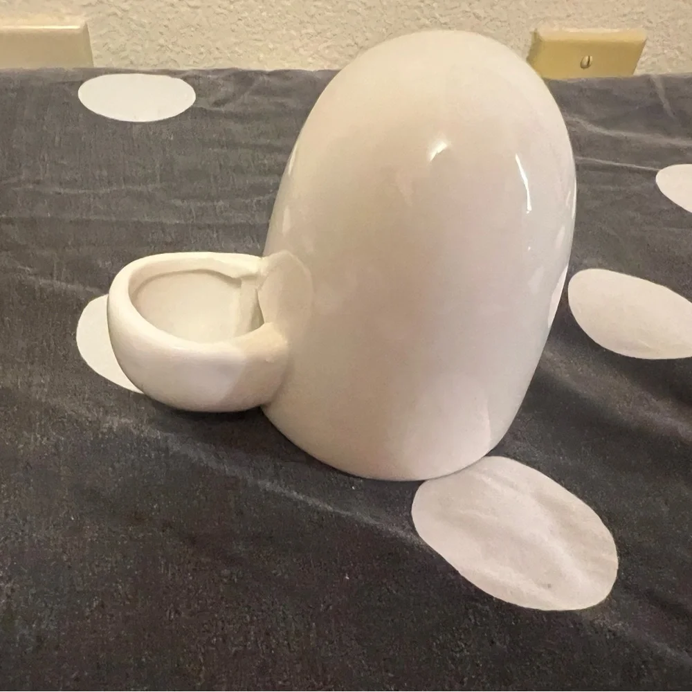 Pet feeding Dispenser. Igloo.